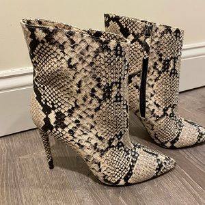 Jennifer Lopez JLO Frankalina booties. Natural/Snakeskin 4” Stiletto heel.